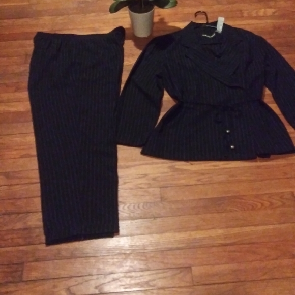 2 Piece Pantsuit - Picture 2 of 8